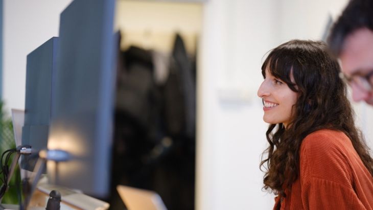 Elle wears an orange shirt